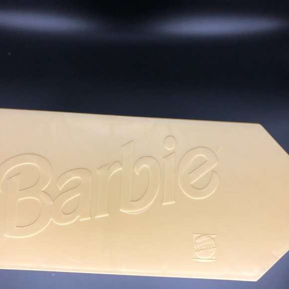 Vintage 1997 Happy Holiday Barbie Never open - Picture 4 of 4